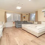 Palmy Apartmanhouse * Maglod